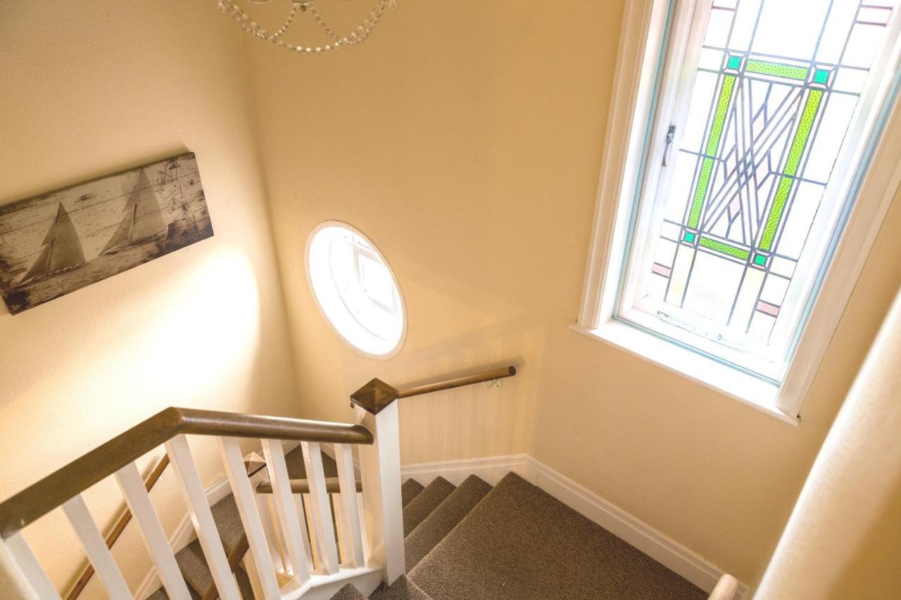 Large 5 Bed House In Scarborough Near The Beach, Large Garden & Hot Tub Dış mekan fotoğraf