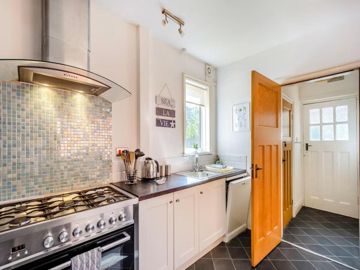 Large 5 Bed House In Scarborough Near The Beach, Large Garden & Hot Tub Dış mekan fotoğraf